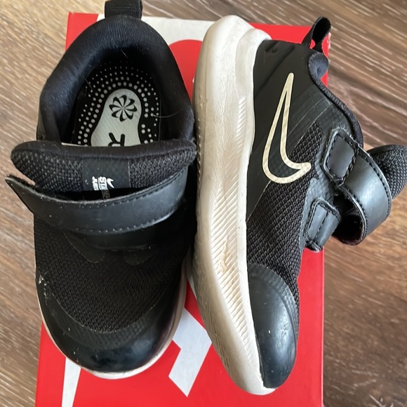 Nike toddler sneakers - Picture 2 of 6